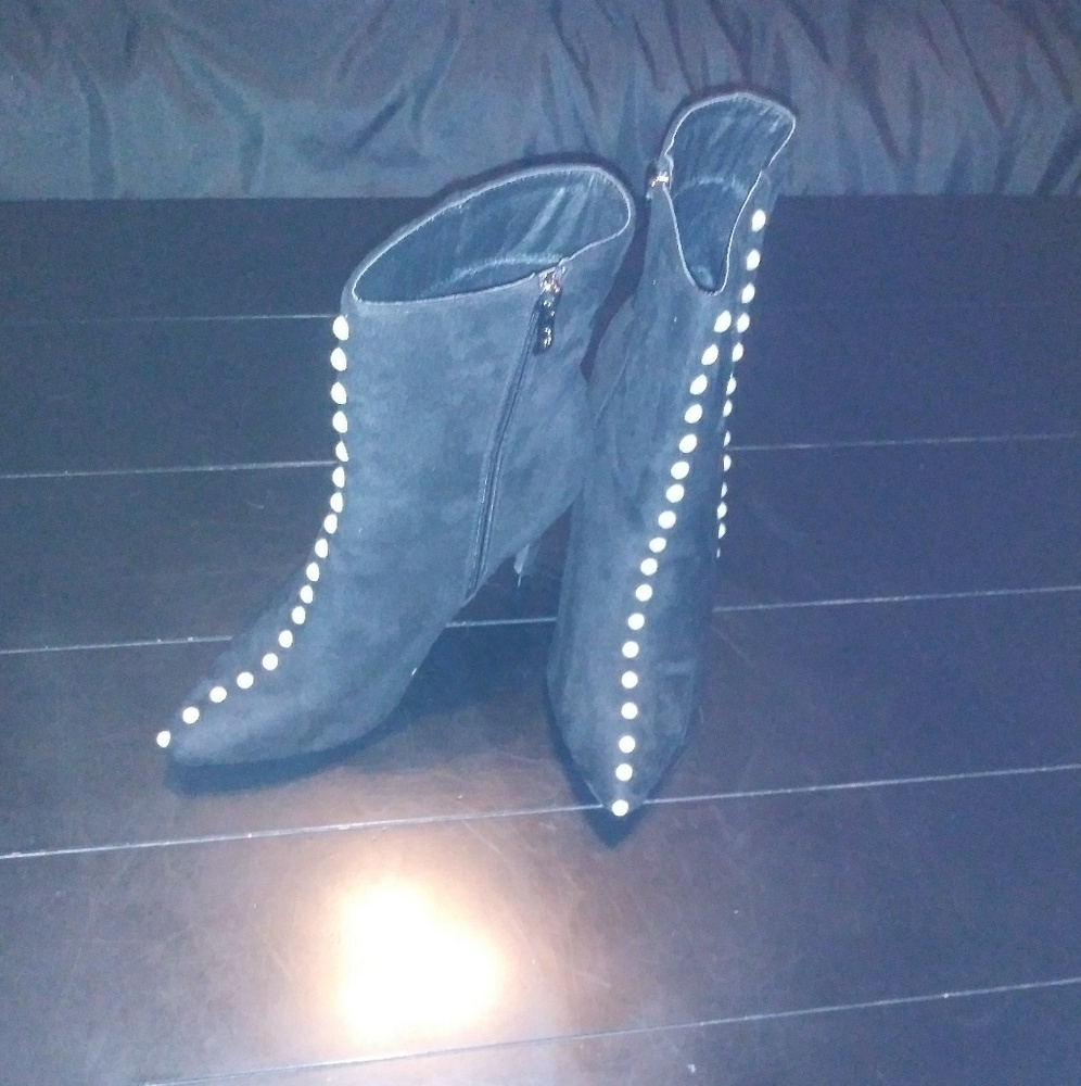 Boots - Picture 2 of 3